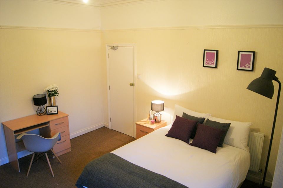 A clean, well-presented bedroom
